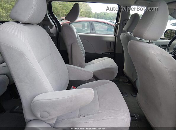 5TDZZ3DC0HS820087 2017 TOYOTA SIENNA Silver VIN კოდის სტიკერის ხედი