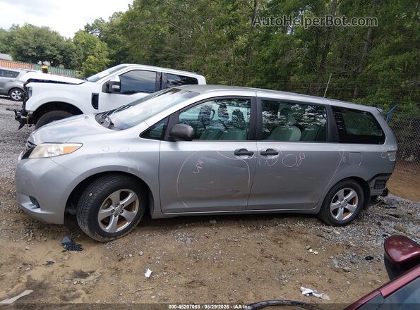 5TDZZ3DC0HS820087 2017 TOYOTA SIENNA Silver 