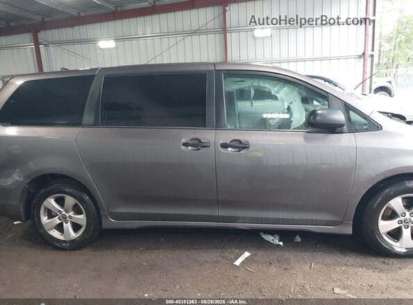 5TDZZ3DC4LS068743 2020 TOYOTA SIENNA Gray Widok wnętrza z tyłu