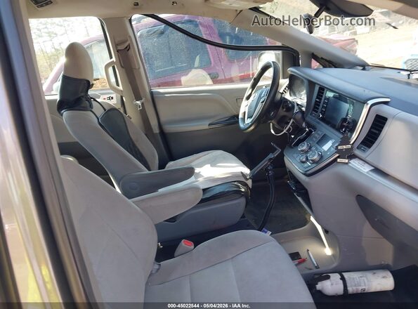 5TDZZ3DC5JS942420 2018 TOYOTA SIENNA Gray Вид салону спереду