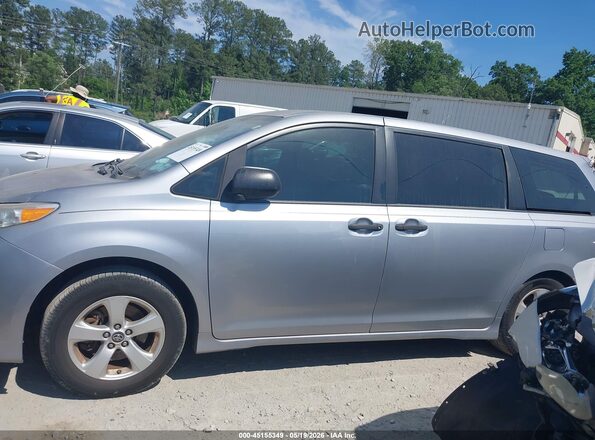 5TDZZ3DC6JS942443 2018 TOYOTA SIENNA Silver 