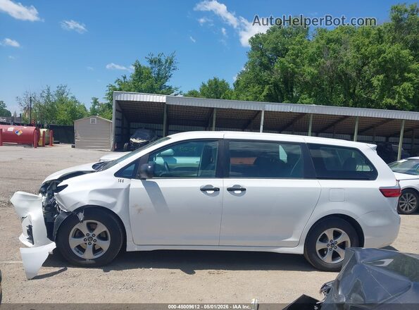 5TDZZ3DC7JS960725 2018 TOYOTA SIENNA White Вид задньої частини салону