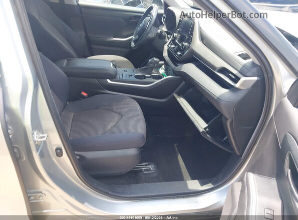 5TDZZRAH4LS015995 2020 TOYOTA LE Silver Vista interior delantera
