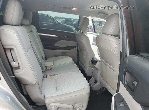 5TDZZRFH6HS192001 2017 TOYOTA LE Silver 
