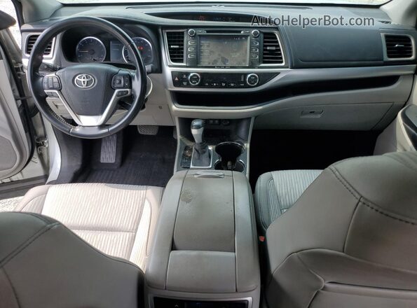 5TDZZRFH6HS192001 2017 TOYOTA LE Silver 