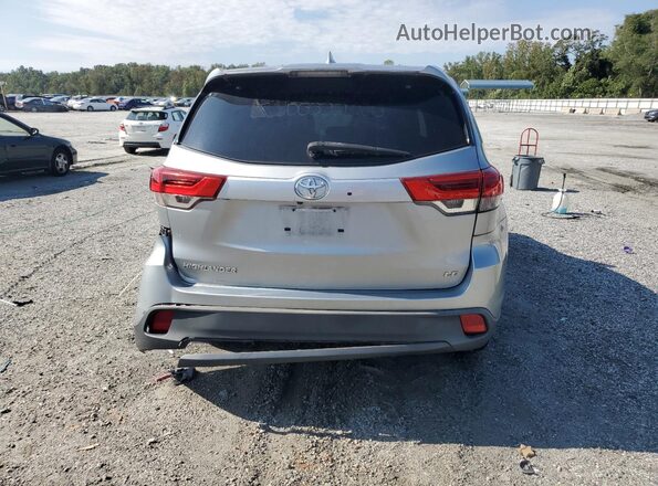 5TDZZRFH6HS192001 2017 TOYOTA LE Silver 