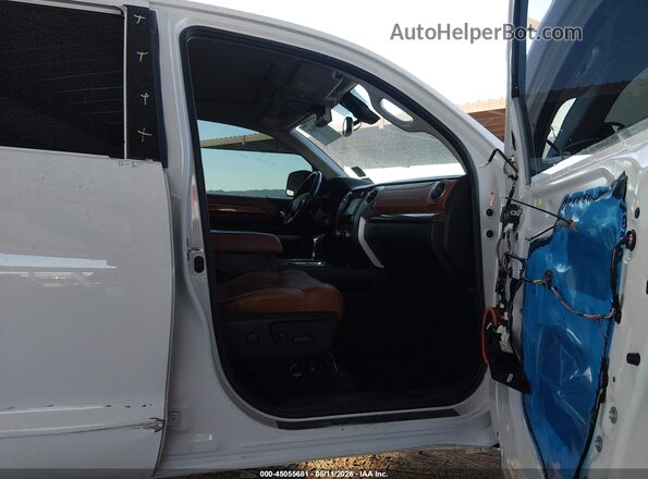 5TFAY5F11KX780255 2019 TOYOTA TUNDRA White წინა სალონის ხედი