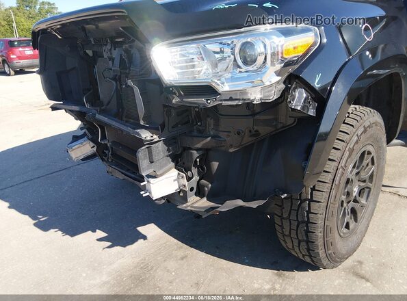 5TFAZ5CN9MX100013 2021 TOYOTA TACOMA Black Widok z przodu
