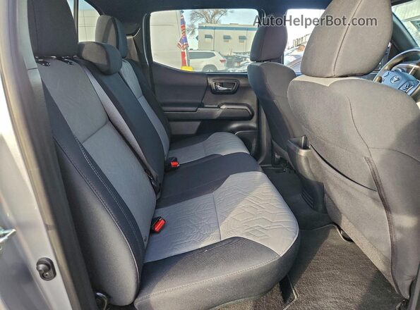 5TFCZ5AN2LX233822 2020 TOYOTA TACOMA Silver Widok tylnych siedzeń