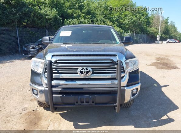 5TFDM5F13HX072574 2017 TOYOTA TUNDRA Black Widok zestawu wskaźników