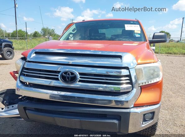 5TFDW5F12HX674666 2017 TOYOTA TUNDRA Orange Widok wnętrza z tyłu