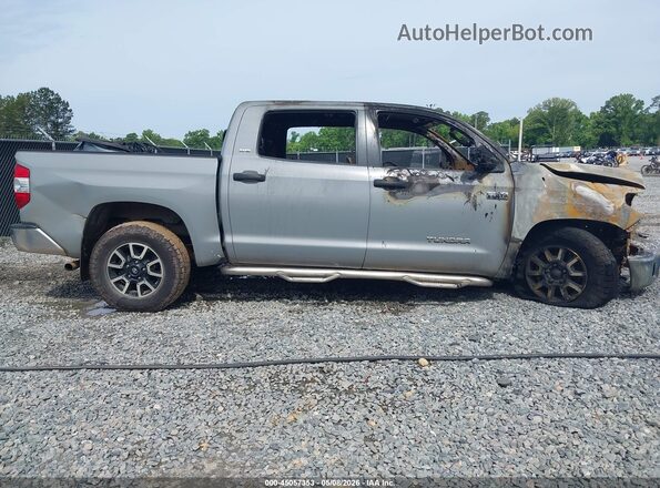 5TFDW5F17JX776955 2018 TOYOTA TUNDRA Серый Вид щитка приборов