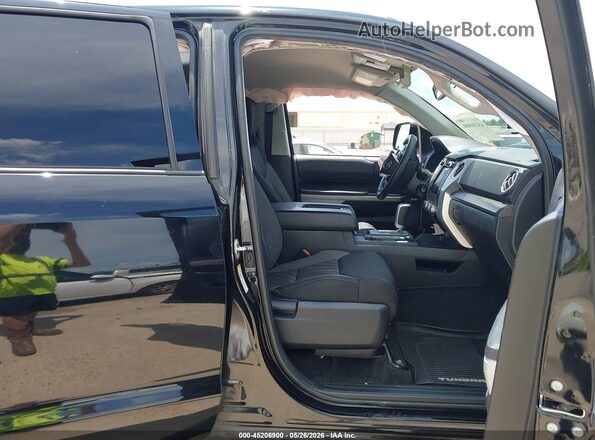 5TFDW5F1XJX705653 2018 TOYOTA TUNDRA Black Вид салону спереду