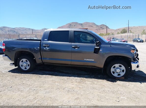 5TFDY5F11KX857672 2019 TOYOTA TUNDRA Серебряный Вид задней части салона