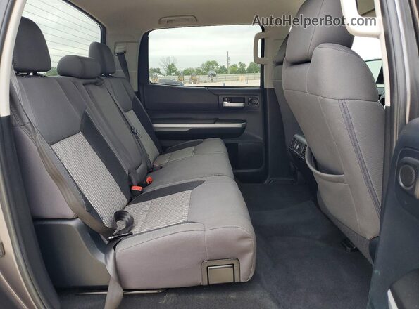 5TFEM5F16GX097326 2016 TOYOTA TUNDRA Gray Widok tylnych siedzeń