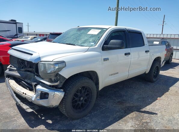 5TFEY5F13JX239028 2018 TOYOTA TUNDRA White 