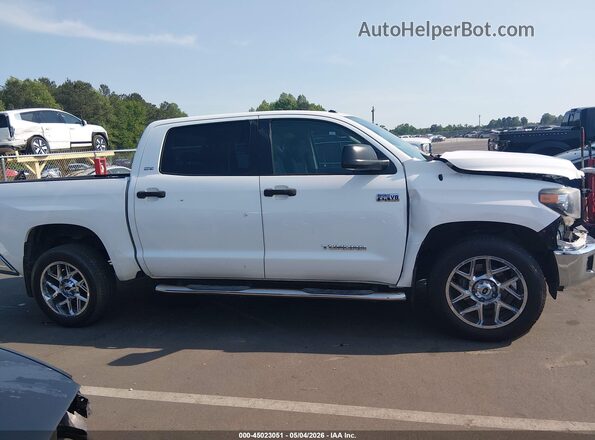 5TFEY5F17JX243812 2018 TOYOTA TUNDRA White უკანა სალონის ხედი