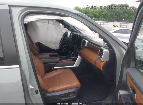 5TFMC5DB7SX106716 2025 TOYOTA TUNDRA HYBRID Green Вид салону спереду