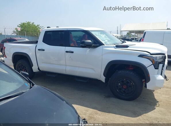5TFPC5DB5TX134688 2026 TOYOTA TUNDRA HYBRID White Սալոնի հետևի տեսք