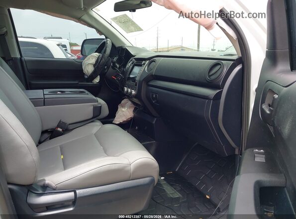 5TFRM5F16HX117013 2017 TOYOTA TUNDRA White Вид салону спереду