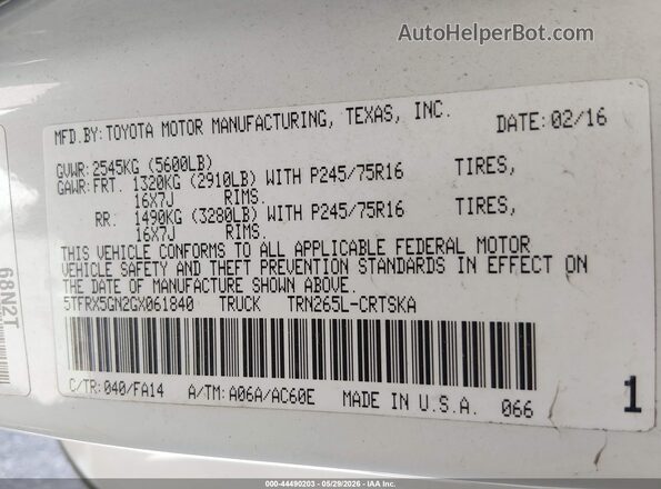 5TFRX5GN2GX061840 2016 TOYOTA TACOMA White Widok komory silnika