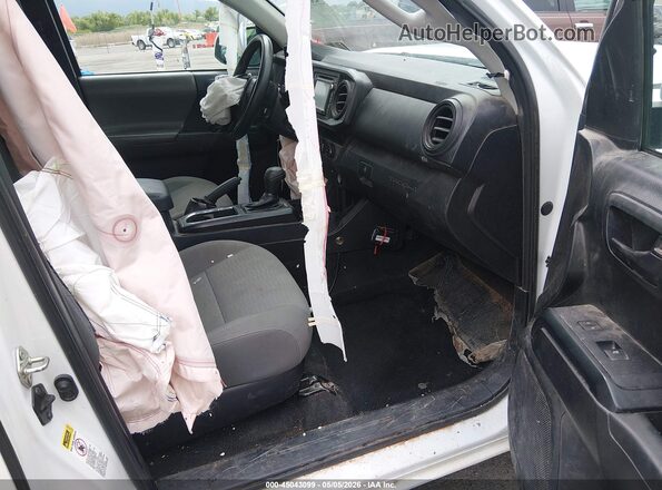 5TFRX5GN5HX087799 2017 TOYOTA TACOMA White Widok wnętrza z przodu