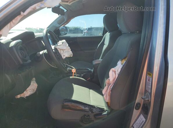 5TFRX5GN5HX099404 2017 TOYOTA TACOMA Silver Widok wnętrza z przodu