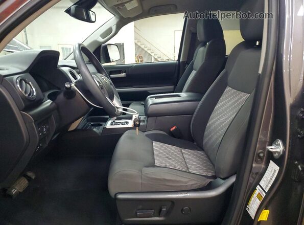 5TFUY5F1XMX049341 2021 TOYOTA TUNDRA Gray Widok wnętrza z przodu