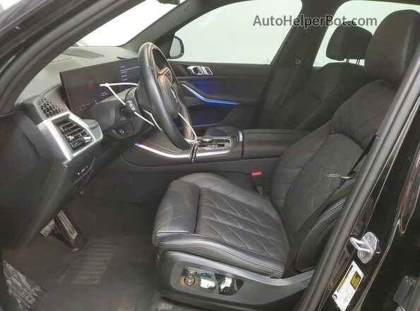 5UX13EU02S9W61352 2025 BMW X5 Черный Вид салона спереди