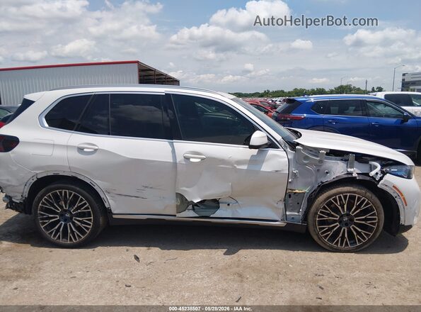 5UX13EU08S9X65232 2025 BMW X5 White Widok wnętrza 360 stopni
