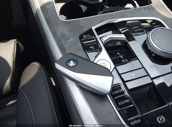 5UX13EU08S9X65232 2025 BMW X5 White Widok deski rozdzielczej