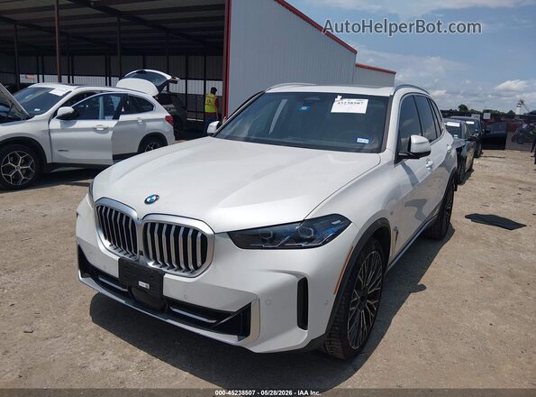 5UX13EU08S9X65232 2025 BMW X5 White Przód lewy