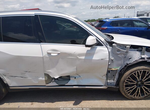 5UX13EU08S9X65232 2025 BMW X5 White Widok z przodu