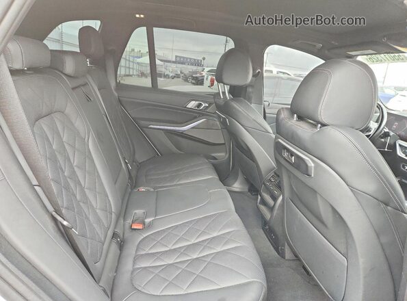 5UX13EU0XR9U59241 2024 BMW X5 White Vista interior trasera