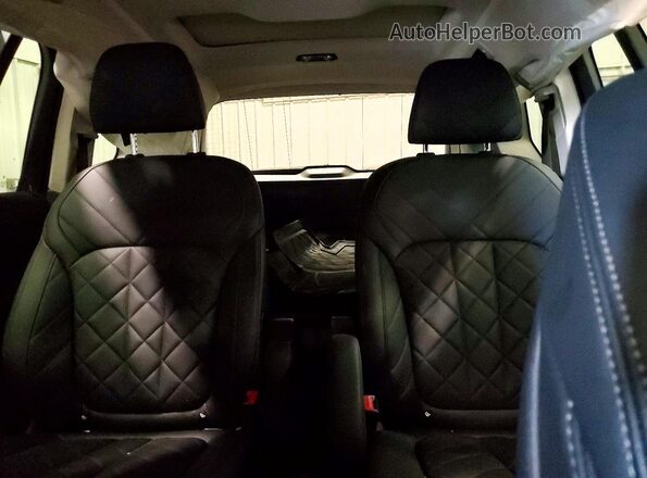5UX23EM00P9R84231 2023 BMW X7 Gray Rear seats view