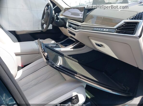5UX23EM01T9367852 2026 BMW X7 Teal Սալոնի դիմացի տեսք