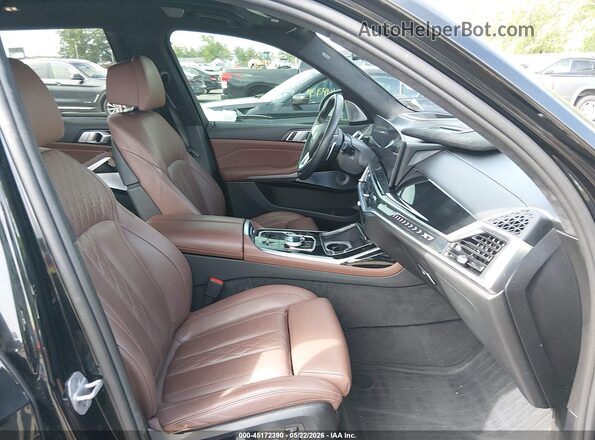 5UX23EM03R9U15408 2024 BMW X7 Black Вид салону спереду