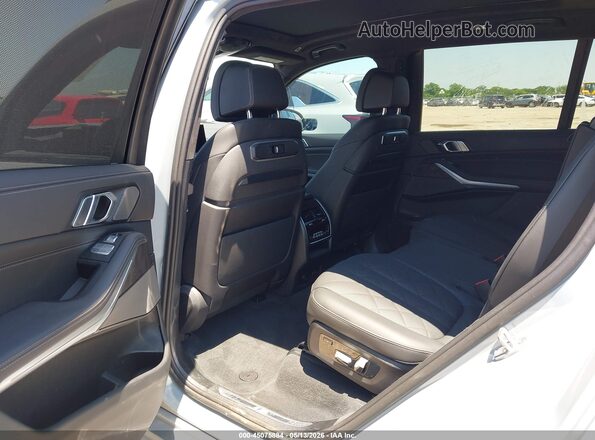 5UX23EM03R9V45818 2024 BMW X7 Light Blue 
