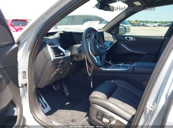 5UX23EM03R9V45818 2024 BMW X7 Light Blue 