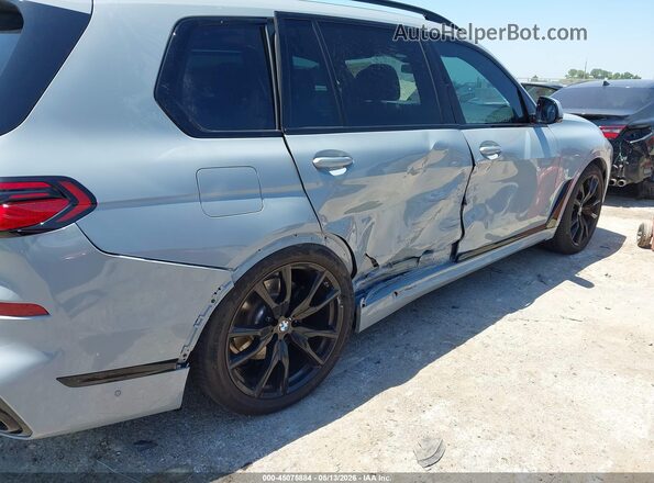 5UX23EM03R9V45818 2024 BMW X7 Light Blue 