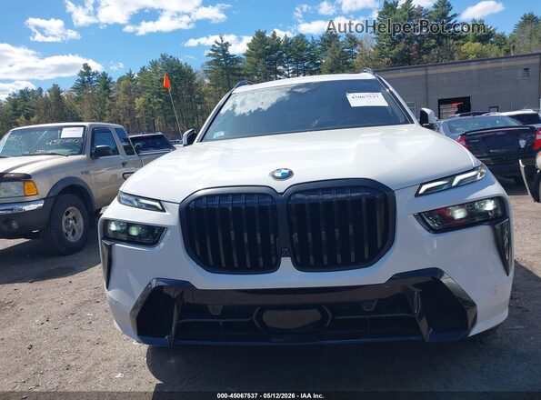 5UX23EM03T9048873 2026 BMW X7 White Vista del cuadro de instrumentos