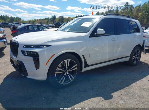 5UX23EM03T9048873 2026 BMW X7 White Vista tres cuartos delantera izquierda