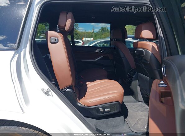 5UX23EM03T9048873 2026 BMW X7 White Vista de la etiqueta del VIN
