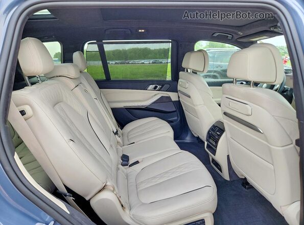 5UX23EM04S9Z67165 2025 BMW X7 Blue Rear interior view