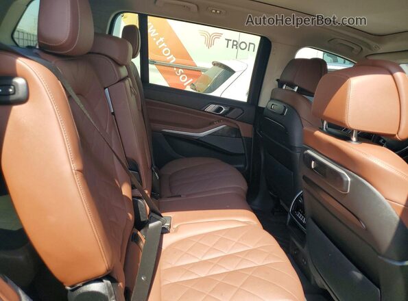 5UX23EM05P9P92075 2023 BMW X7 Gray უკანა სავარძლების ხედი