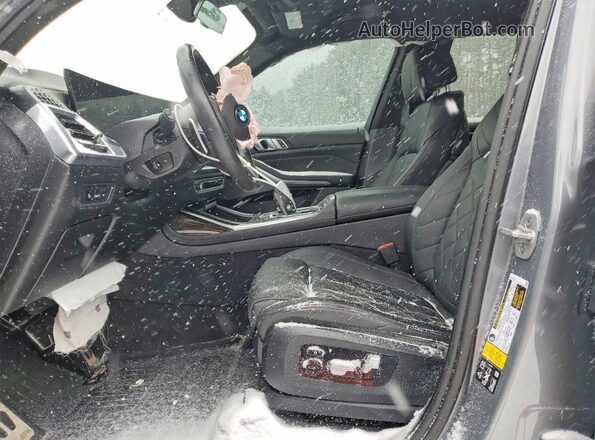 5UX23EM06R9U62884 2024 BMW X7 Gray Front interior view