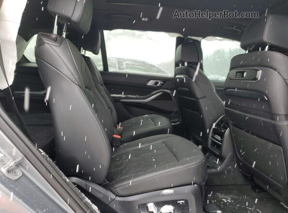 5UX23EM06R9U62884 2024 BMW X7 Gray Rear interior view