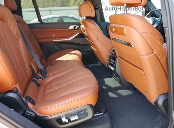 5UX23EM09S9W48666 2025 BMW X7 Серый Вид задней части салона