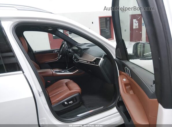 5UX23EM0XR9S24066 2024 BMW X7 Белый Вид салона спереди