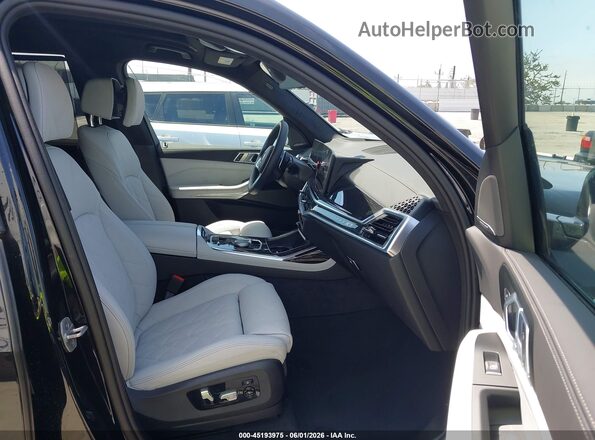 5UX23EM0XT9235964 2026 BMW X7 Black Вид салону спереду